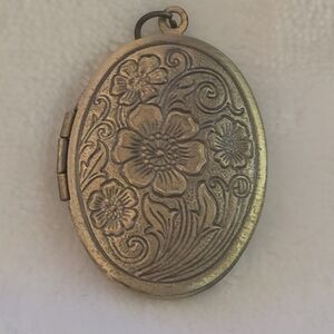 Vintage Brass Floral Locket Necklace Oval Treasure Photo Pendant